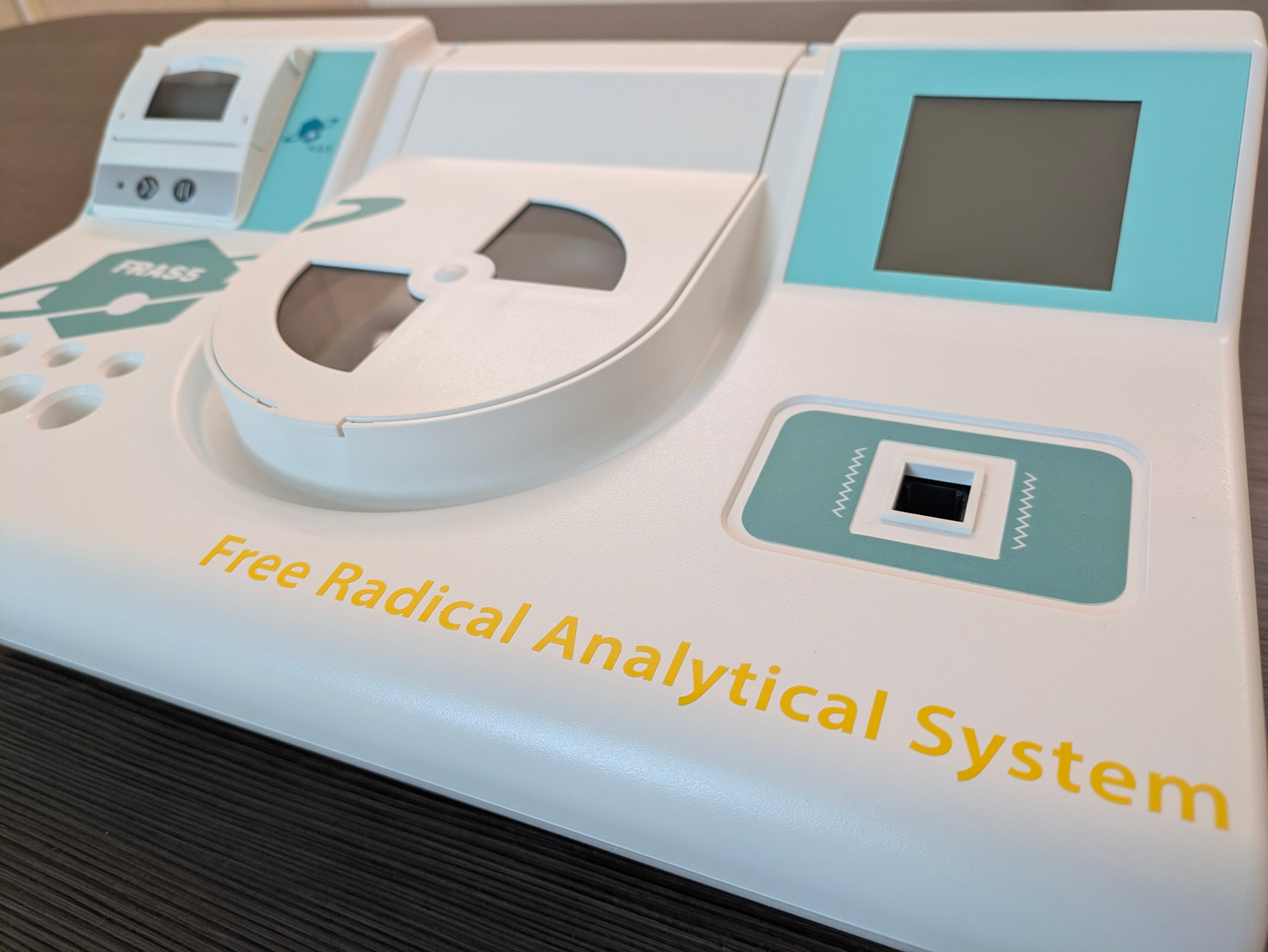 Nahaufnahme des FRAS 5 mit der Aufschrift Free Radical Analytical System